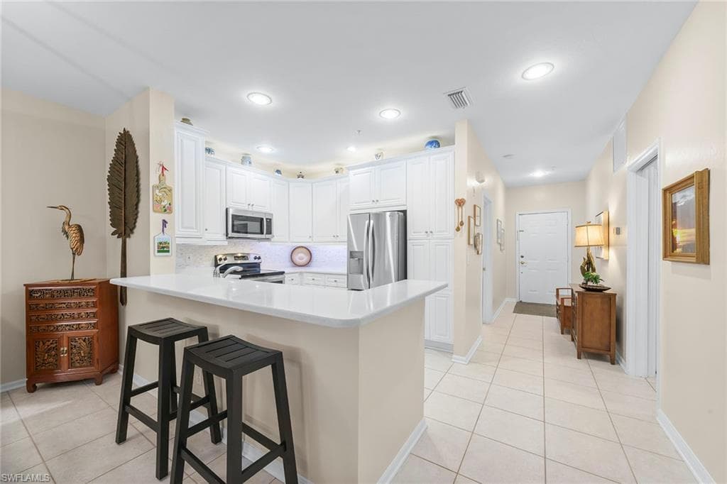 3461 Pointe Creek CT 204 BONITA SPRINGS, FL 34134