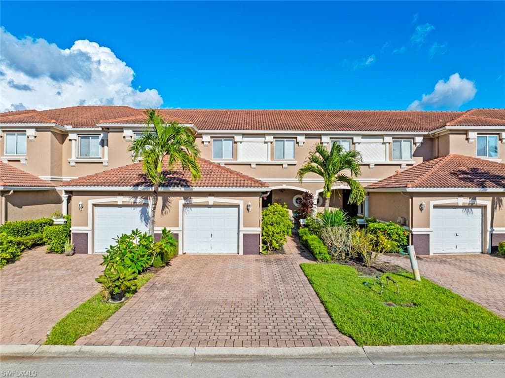 9838 Roundstone CIR FORT MYERS, FL 33967