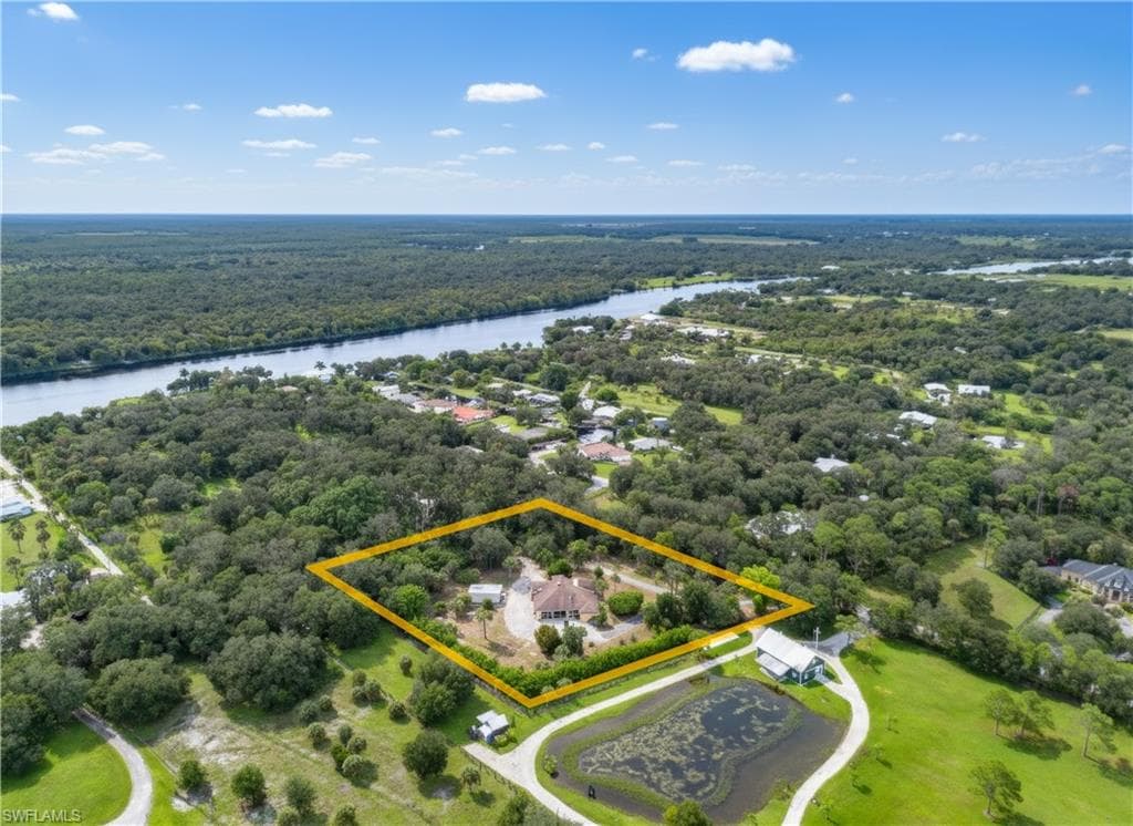 2050 Snyder DR ALVA, FL 33920