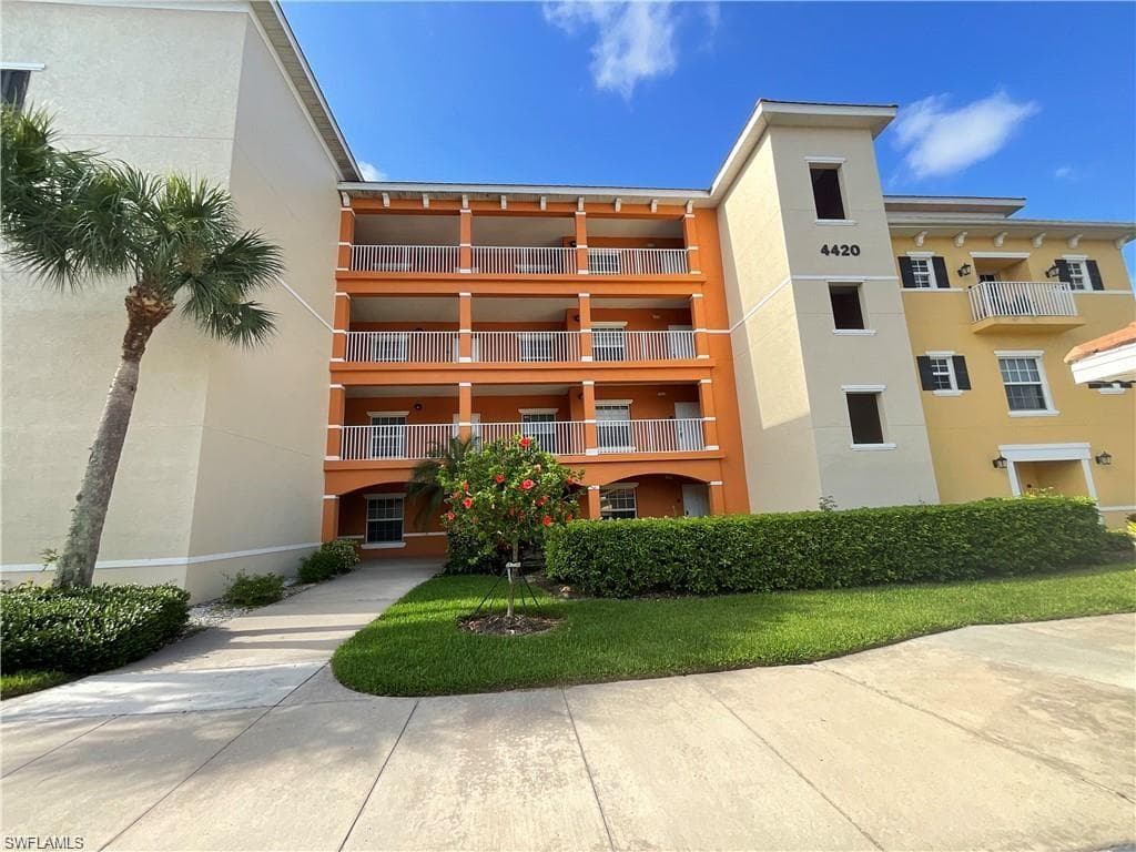 4420 Botanical Place CIR 104 NAPLES, FL 34112