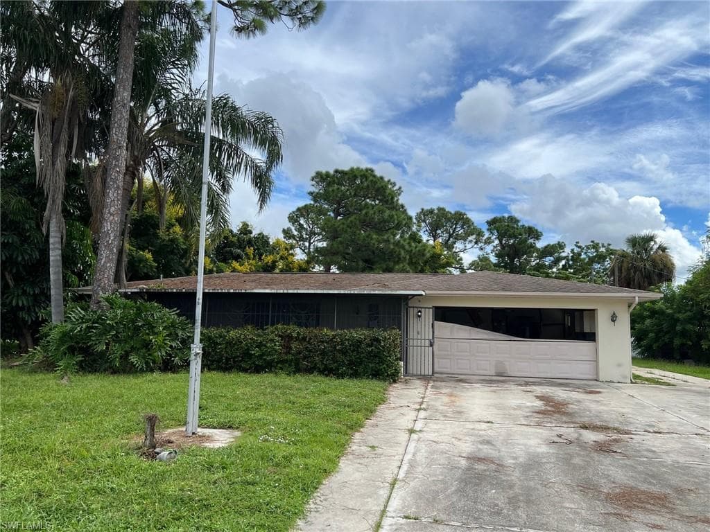 302 Greenwood AVE LEHIGH ACRES, FL 33936