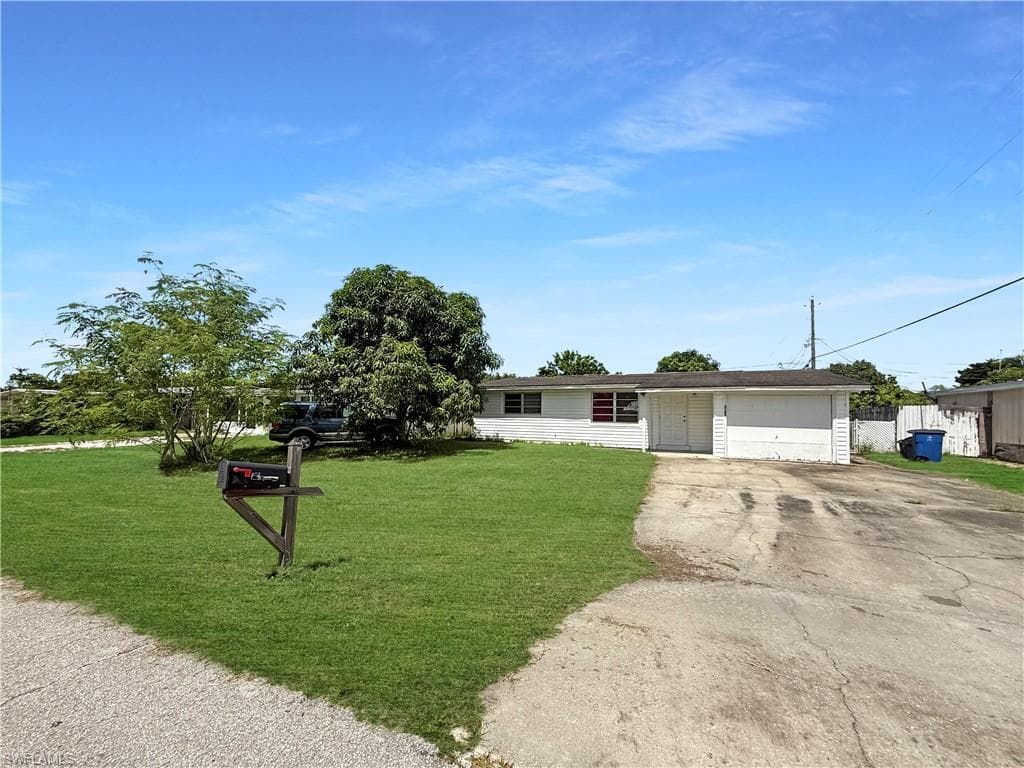 2189 Barry DR FORT MYERS, FL 33907