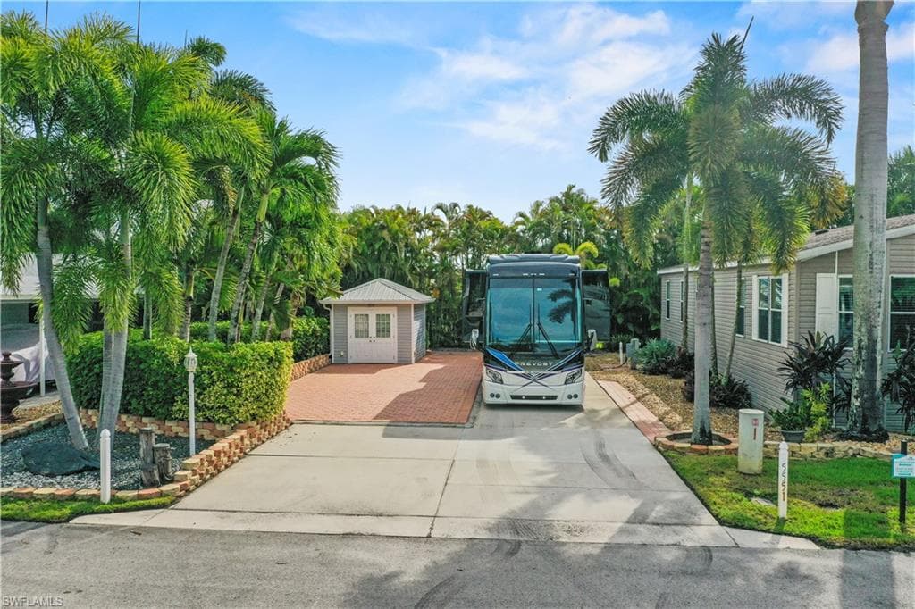 5551 Brightwood DR FORT MYERS, FL 33905