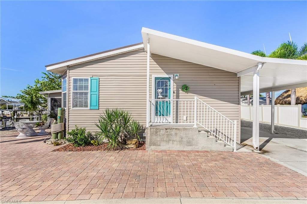 5025 Curlew DR ST. JAMES CITY, FL 33956