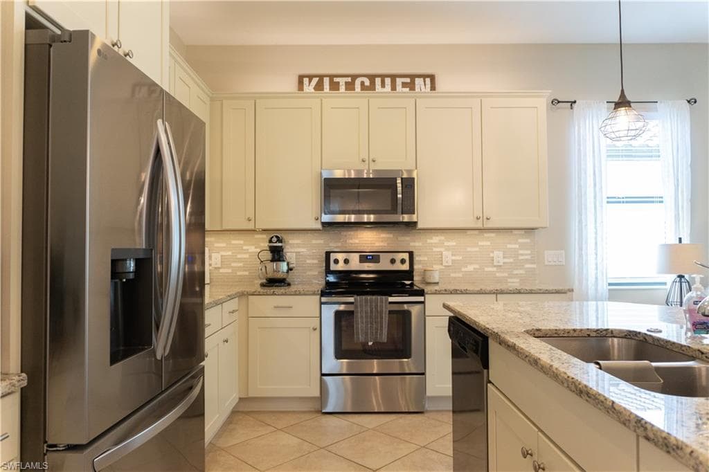11518 Golden Oak TER FORT MYERS, FL 33913