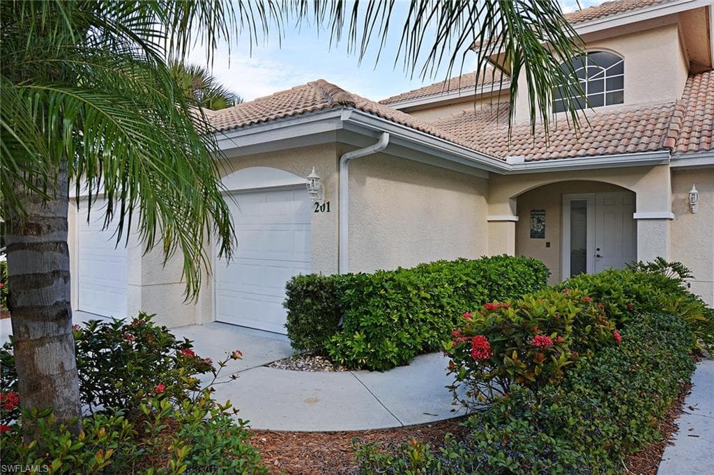 24300 SANDPIPER ISLE WAY 201 BONITA SPRINGS, FL 34134