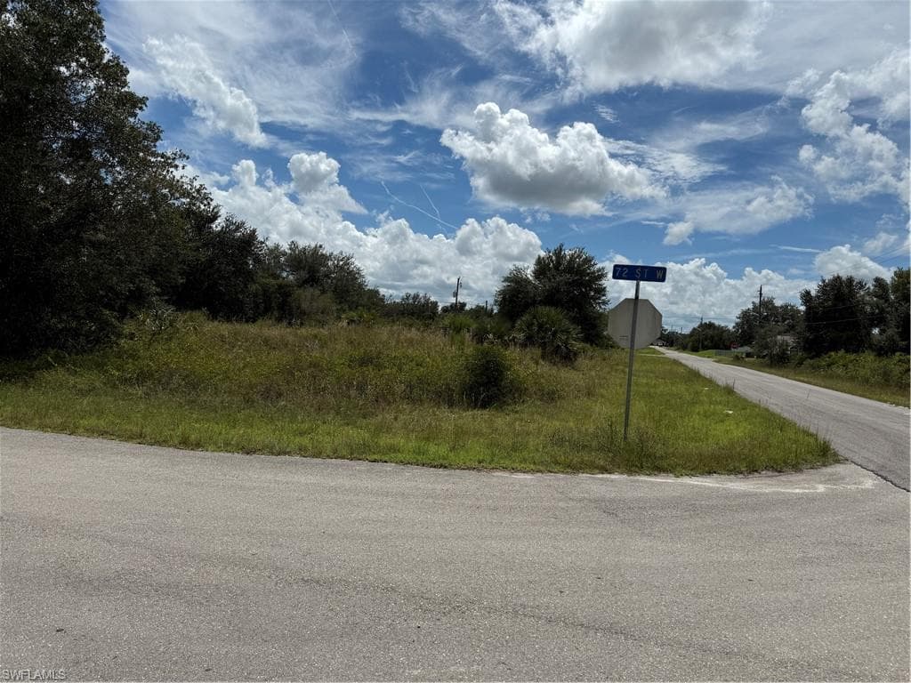 2513 72nd ST W LEHIGH ACRES, FL 33971