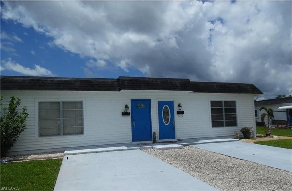 26 Hamlin CT LEHIGH ACRES, FL 33936