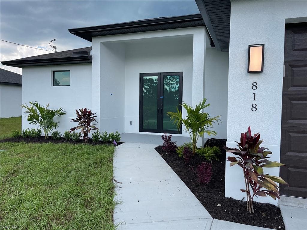818 Anaconda AVE S LEHIGH ACRES, FL 33974