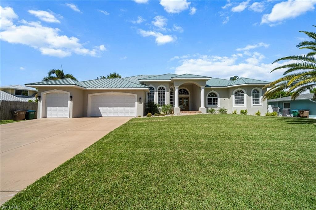 535 Coral DR CAPE CORAL, FL 33904