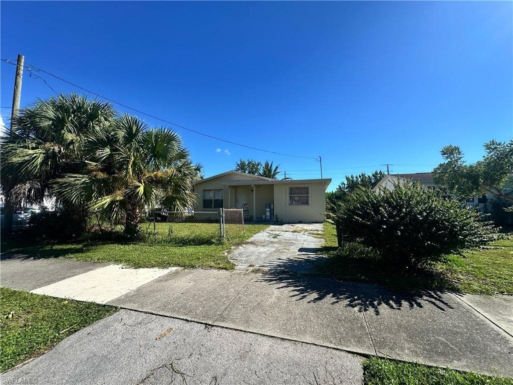 1316 5th AVE N NAPLES, FL 34102