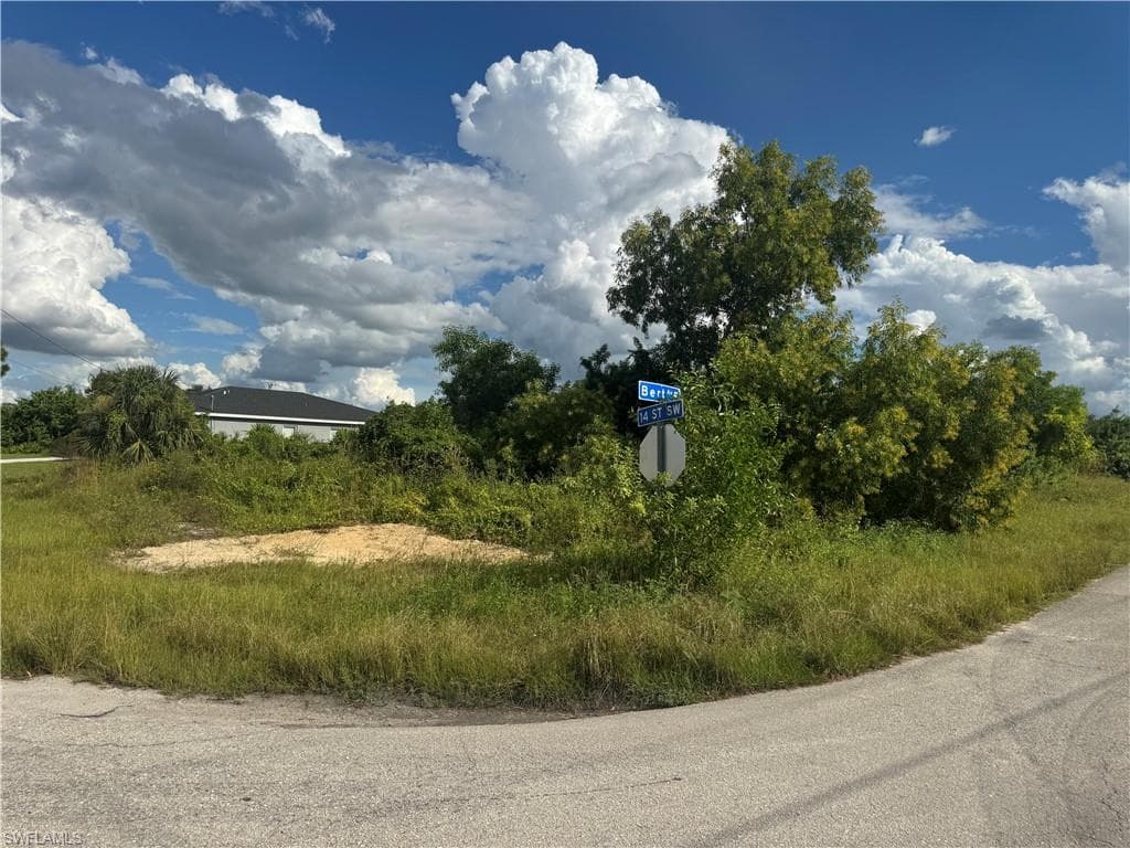 3913 14th ST SW LEHIGH ACRES, FL 33976