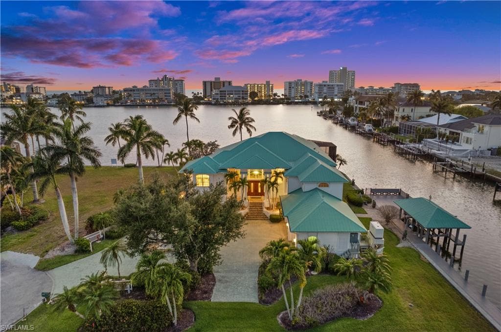 371 Bayside AVE NAPLES, FL 34108