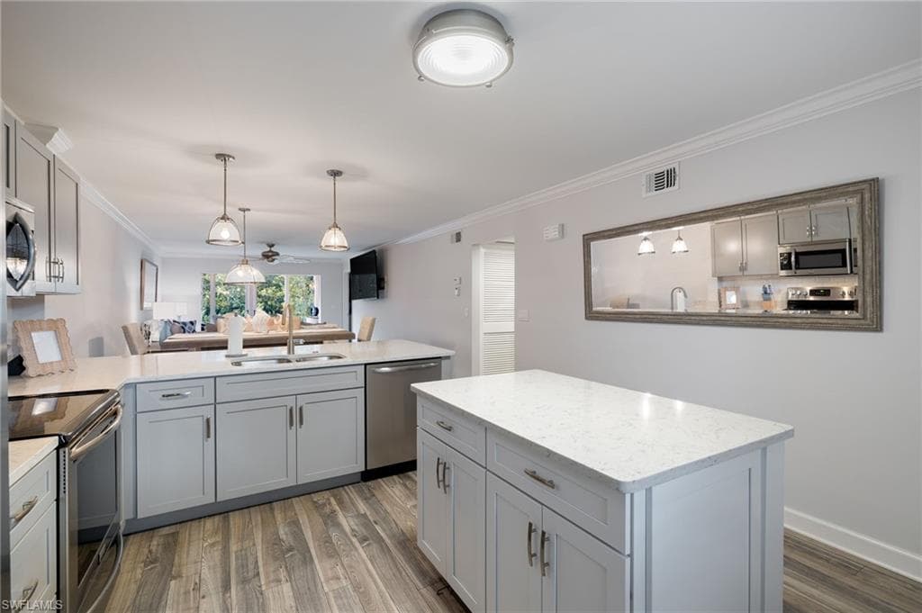 3021 Sandpiper Bay CIR E106 NAPLES, FL 34112