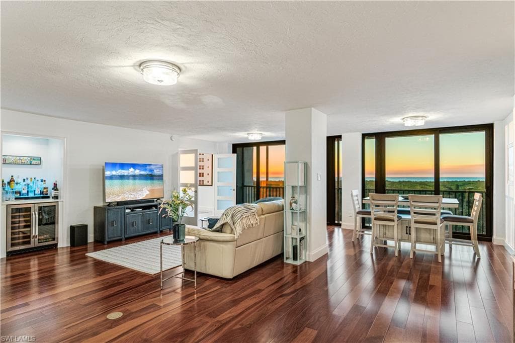 5601 Turtle Bay DR 402 NAPLES, FL 34108