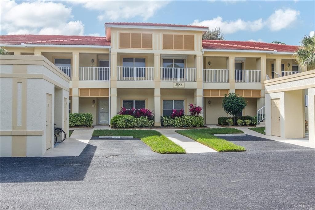 1025 Tarpon Cove DR 203 NAPLES, FL 34110