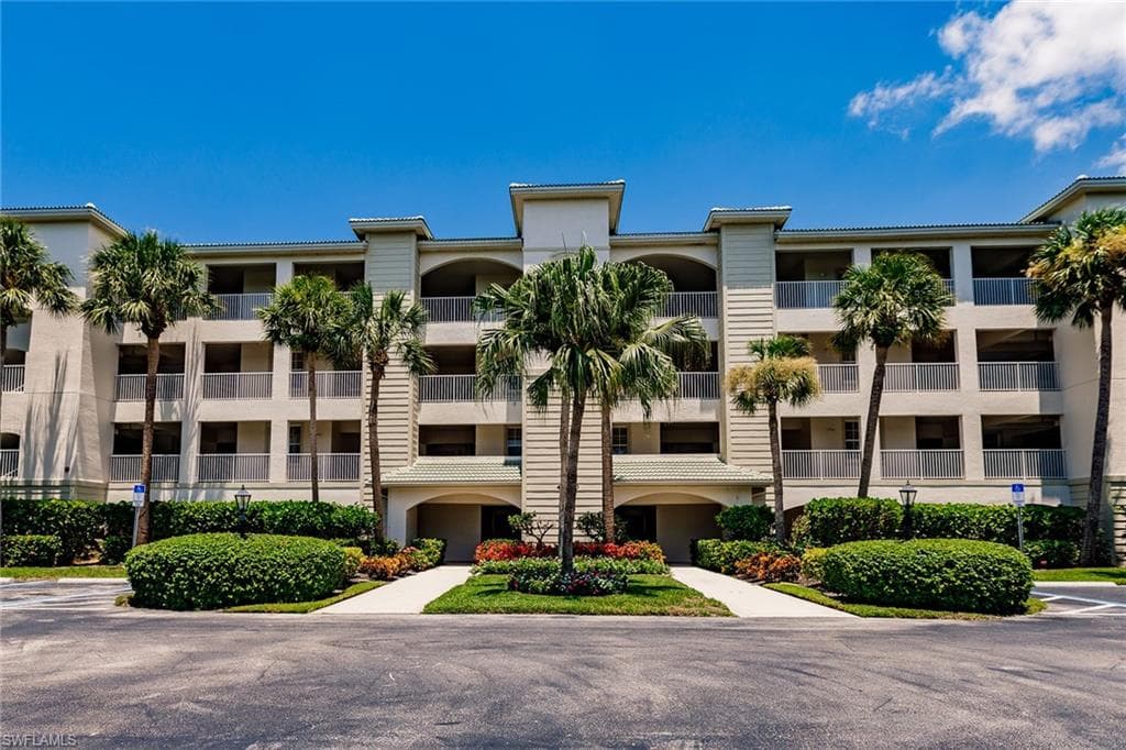 4120 Bayhead DR 303 BONITA SPRINGS, FL 34134
