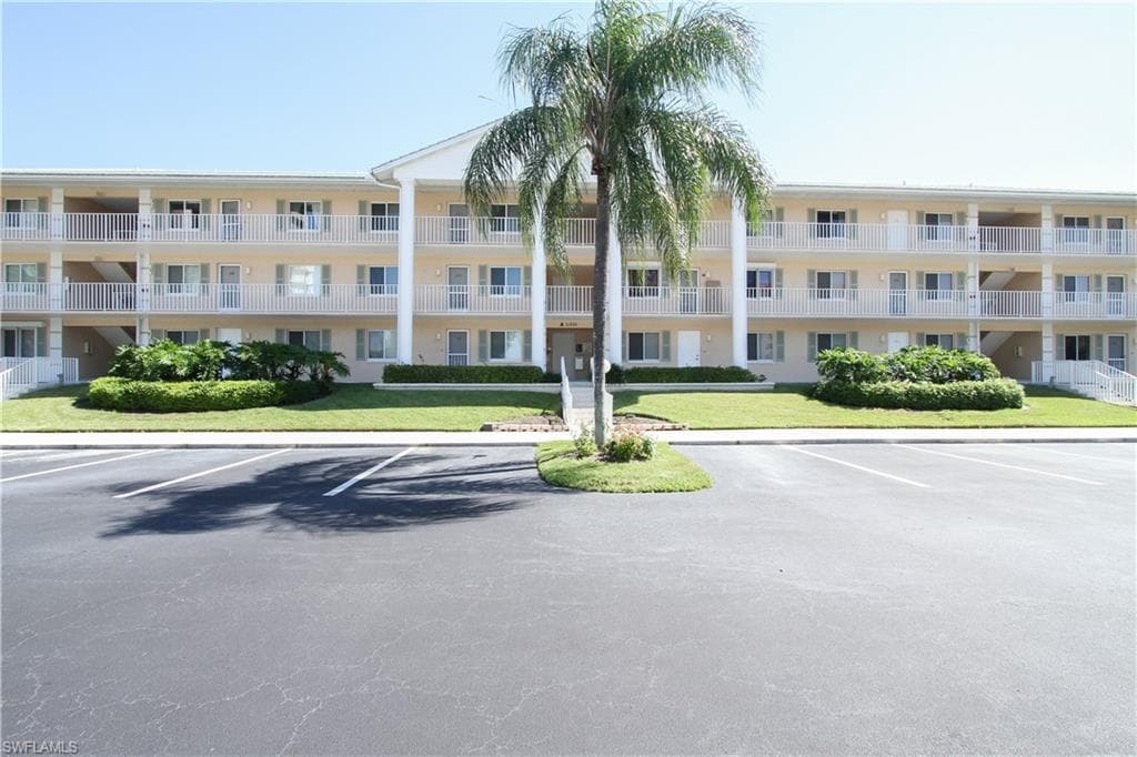 10686 Gulf Shore DR A302 NAPLES, FL 34108