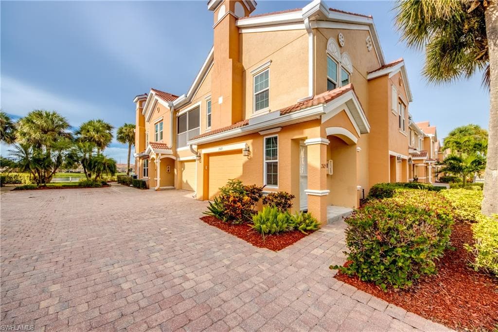 1807 Concordia Lake CIR 2105 CAPE CORAL, FL 33909