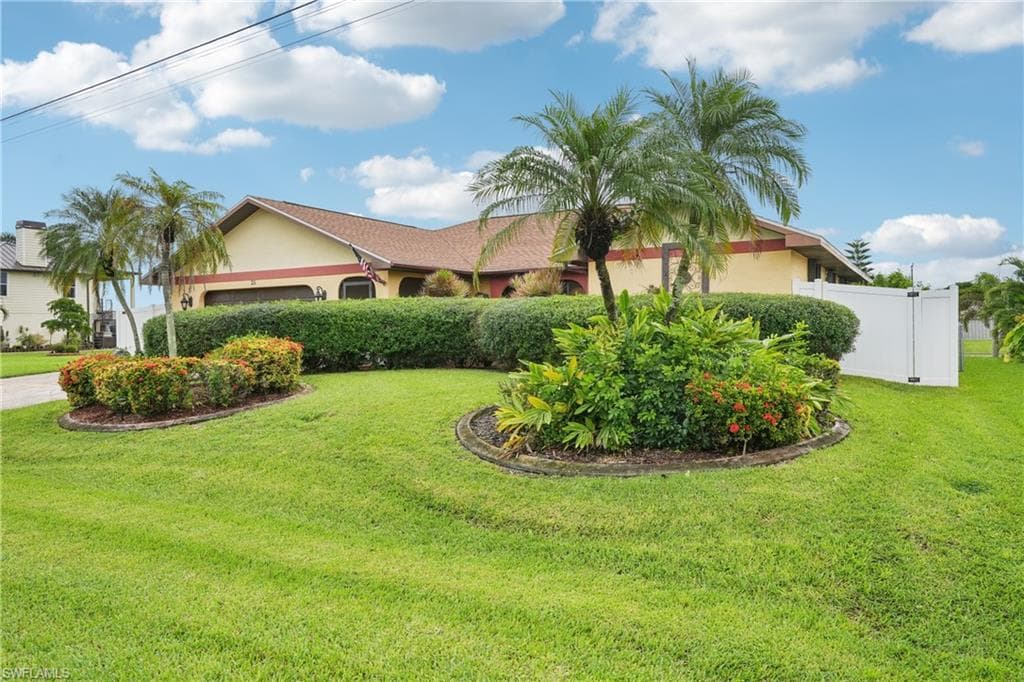 25 SE 12th CT CAPE CORAL, FL 33990