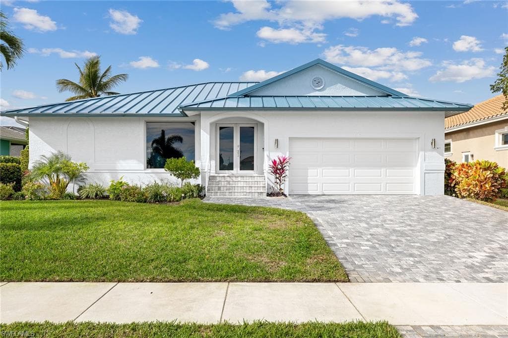 690 Amber DR MARCO ISLAND, FL 34145