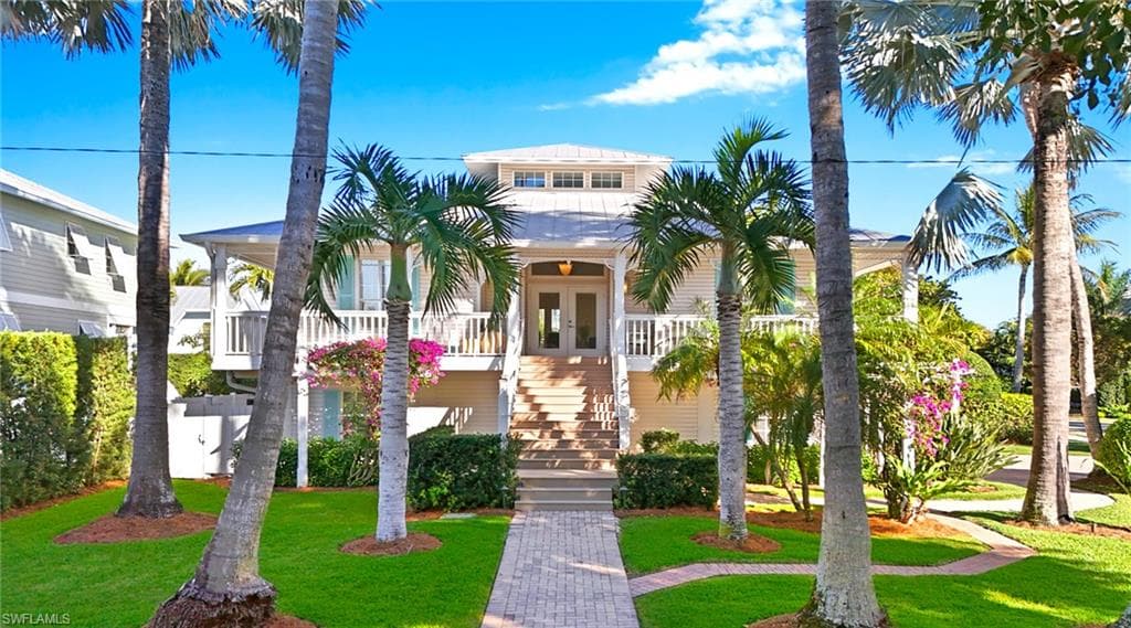 877 7th ST S NAPLES, FL 34102