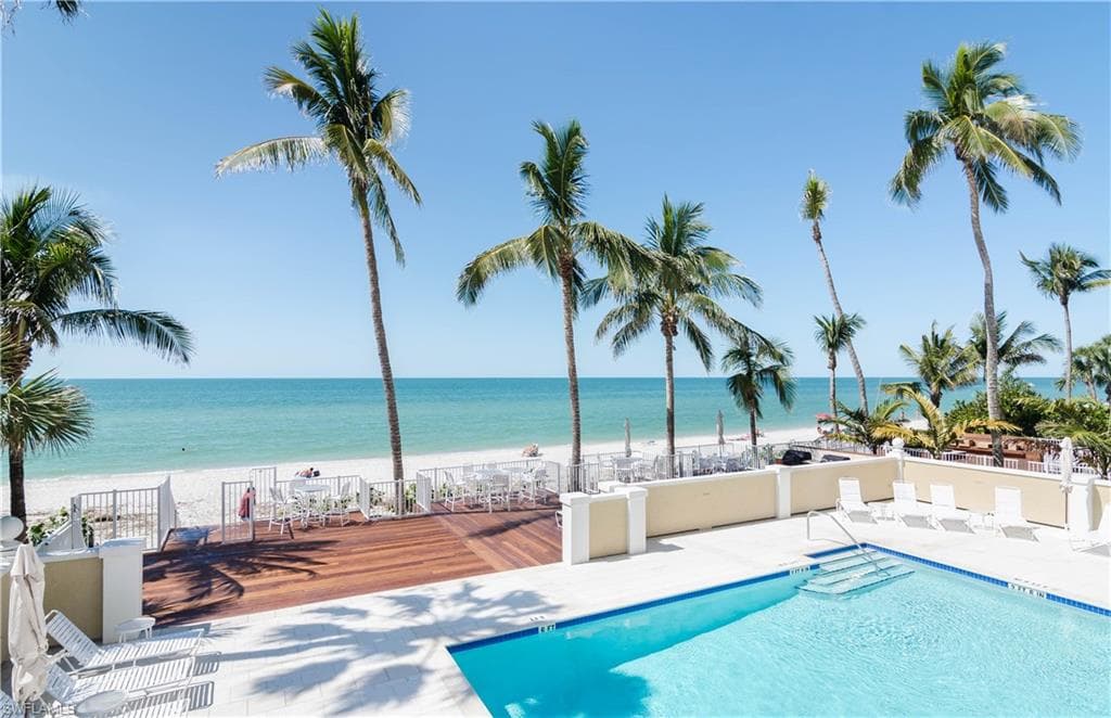 3377 Gulf Shore BLVD N 1B NAPLES, FL 34103