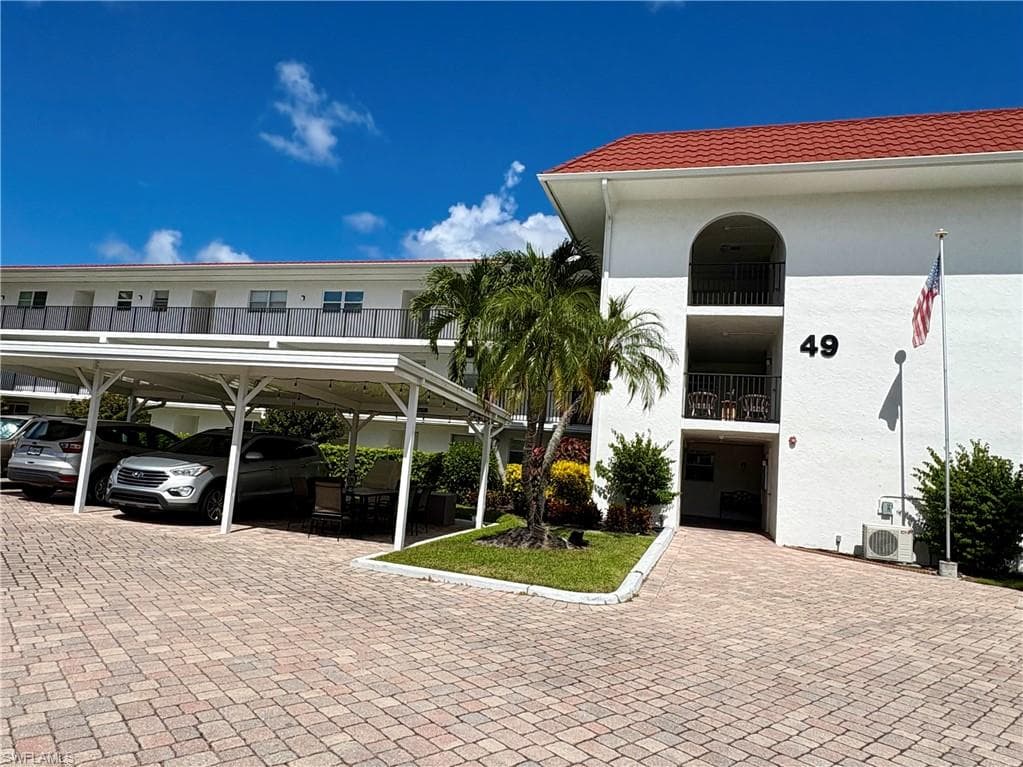 49 High Point CIR S 104 NAPLES, FL 34103