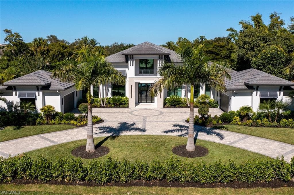 137 Tupelo RD NAPLES, FL 34108