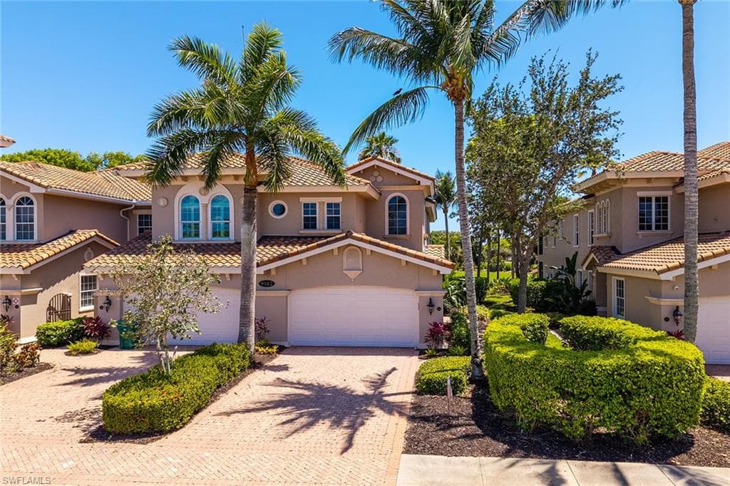 9142 Cherry Oaks LN 202 NAPLES, FL 34114