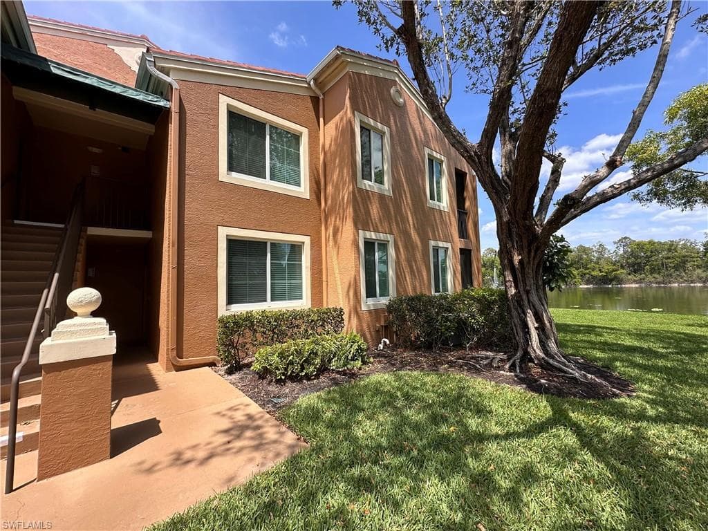 1130 Reserve WAY 108 NAPLES, FL 34105