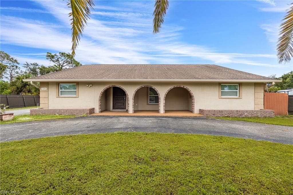 17200 E Lake DR NORTH FORT MYERS, FL 33917