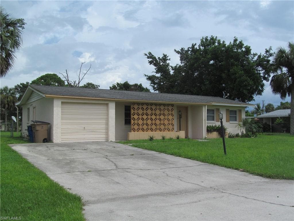 16 Lincoln AVE LEHIGH ACRES, FL 33936