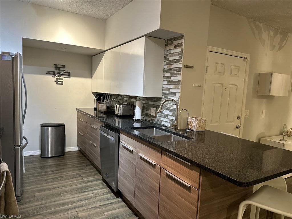 1130 Reserve WAY 107 NAPLES, FL 34105