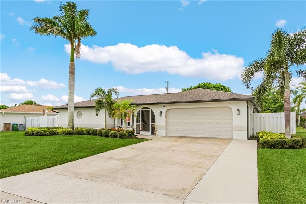 924 SE 16th ST CAPE CORAL, FL 33990