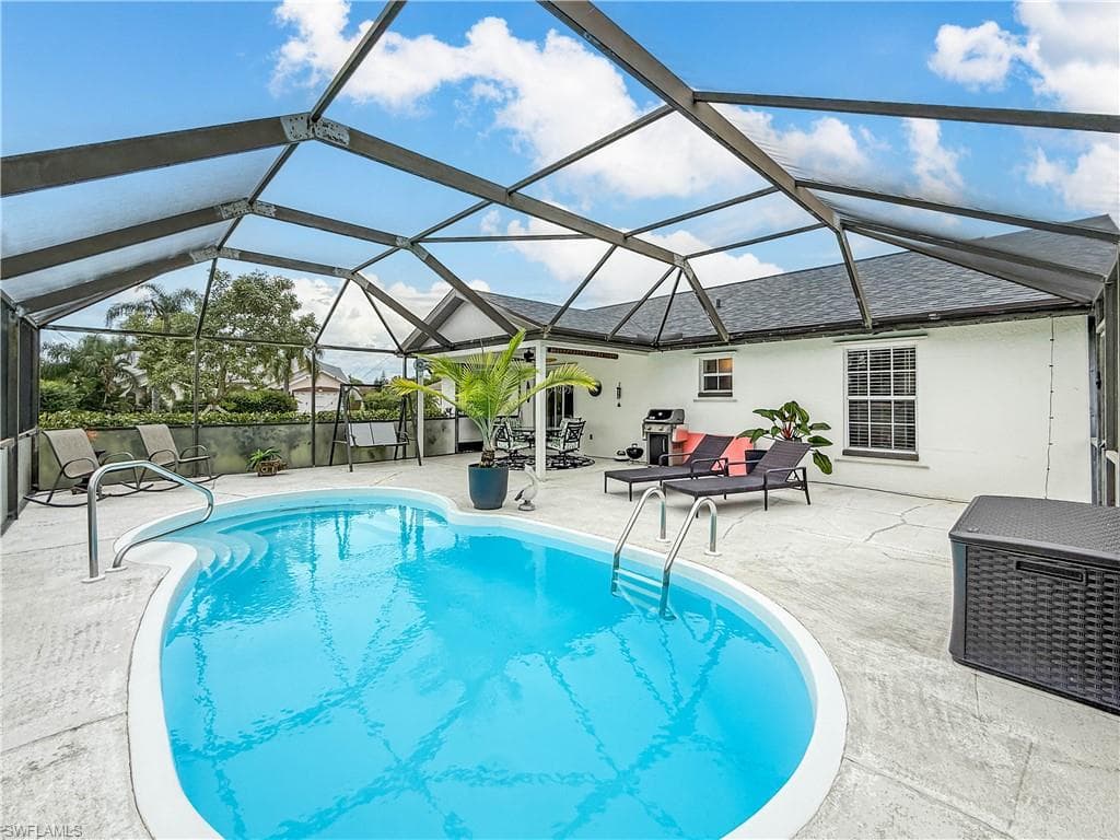 15 Crestwood CIR S LEHIGH ACRES, FL 33936