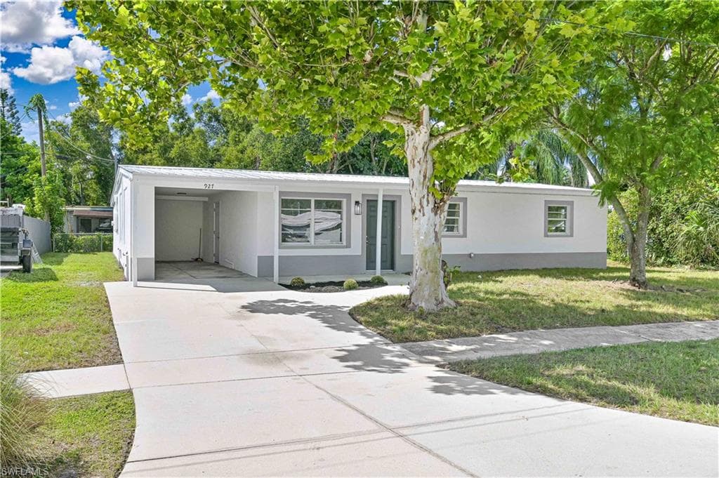 927 Coconut DR NORTH FORT MYERS, FL 33903