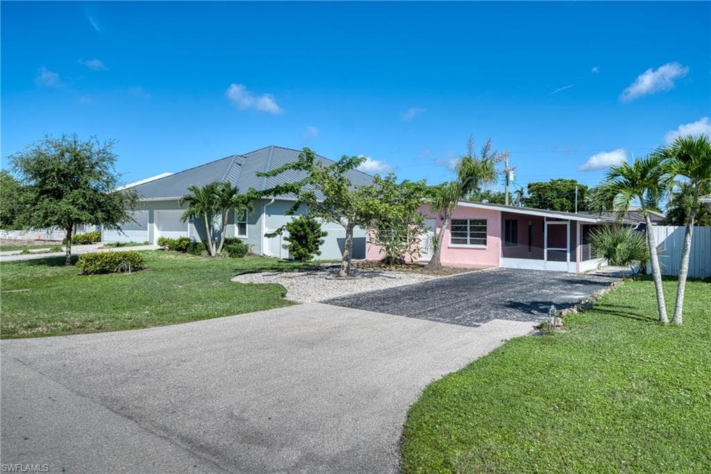613 107th AVE N NAPLES, FL 34108