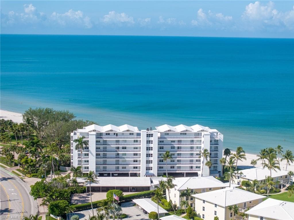 2121 Gulf Shore BLVD N 305 NAPLES, FL 34102