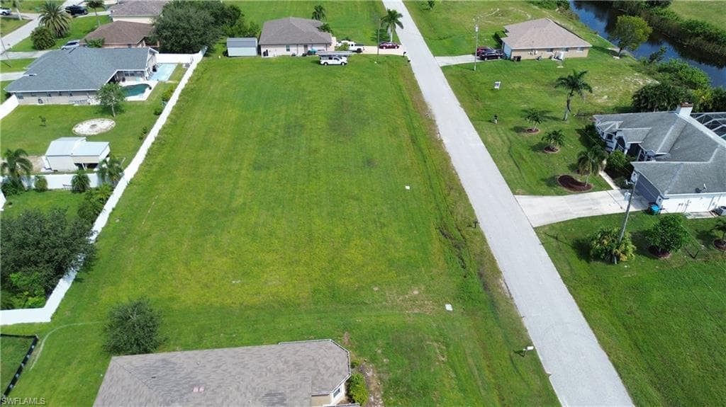2237 4th ST CAPE CORAL, FL 33993