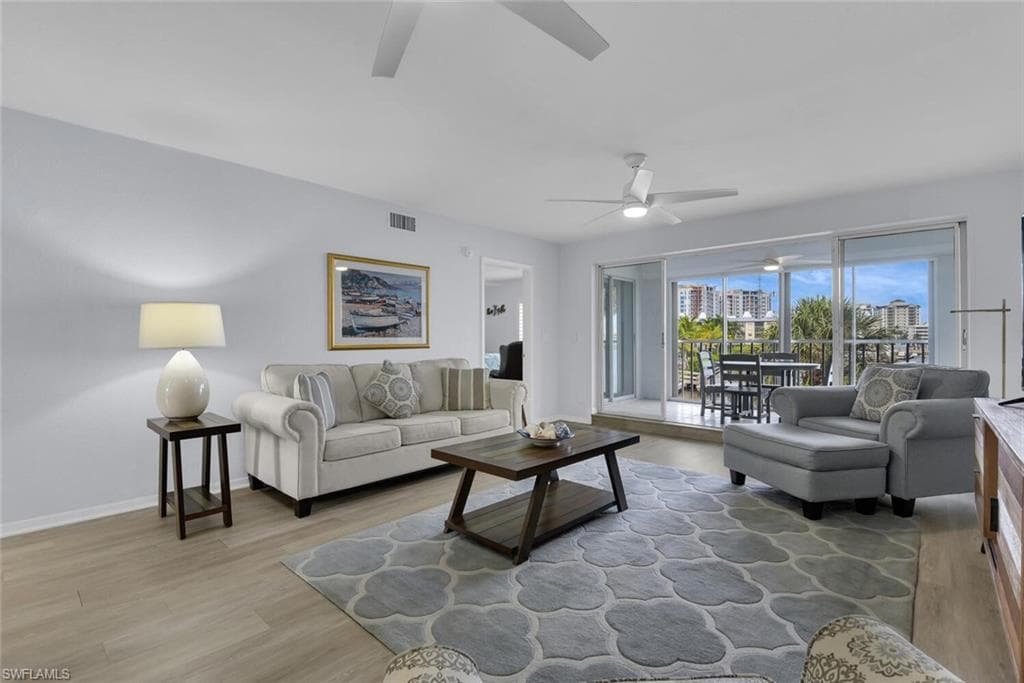 9101 Vanderbilt DR 203 NAPLES, FL 34108