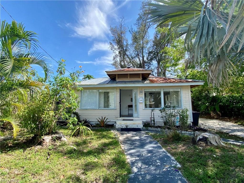 1262 5th AVE N NAPLES, FL 34102