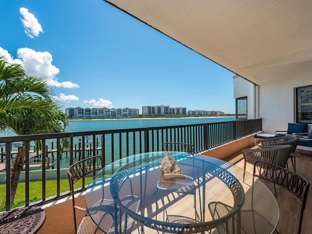 421 La Peninsula BLVD 421 NAPLES, FL 34113