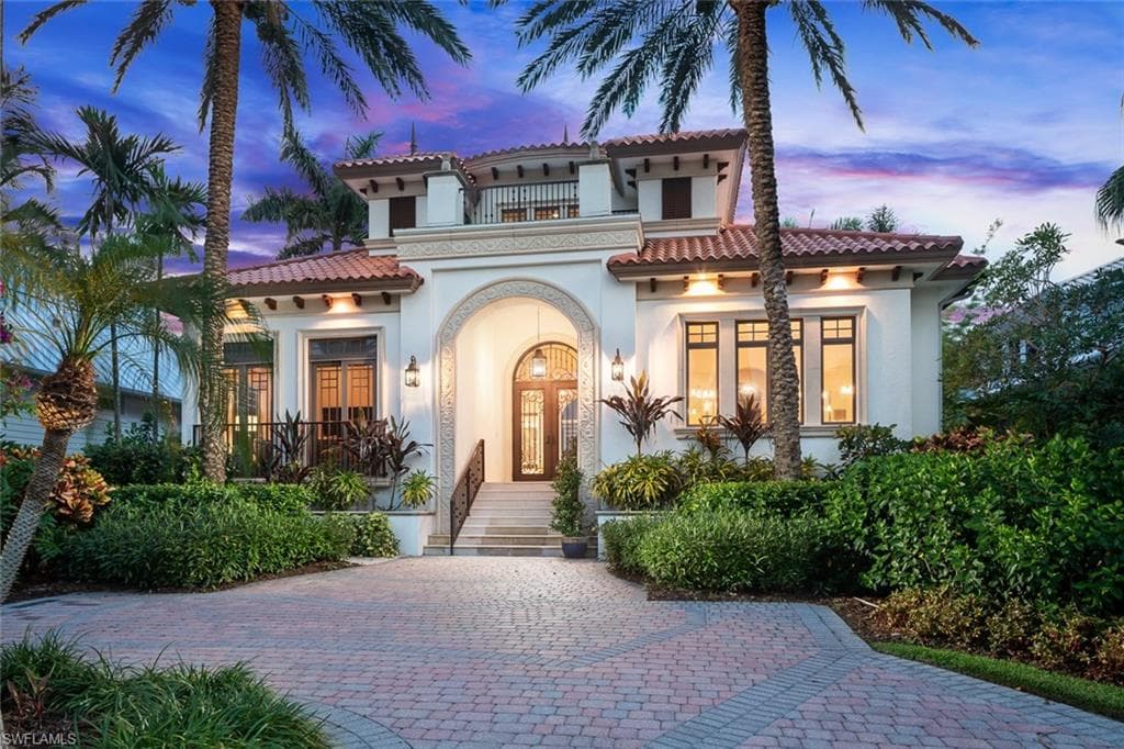 426 13th AVE S NAPLES, FL 34102