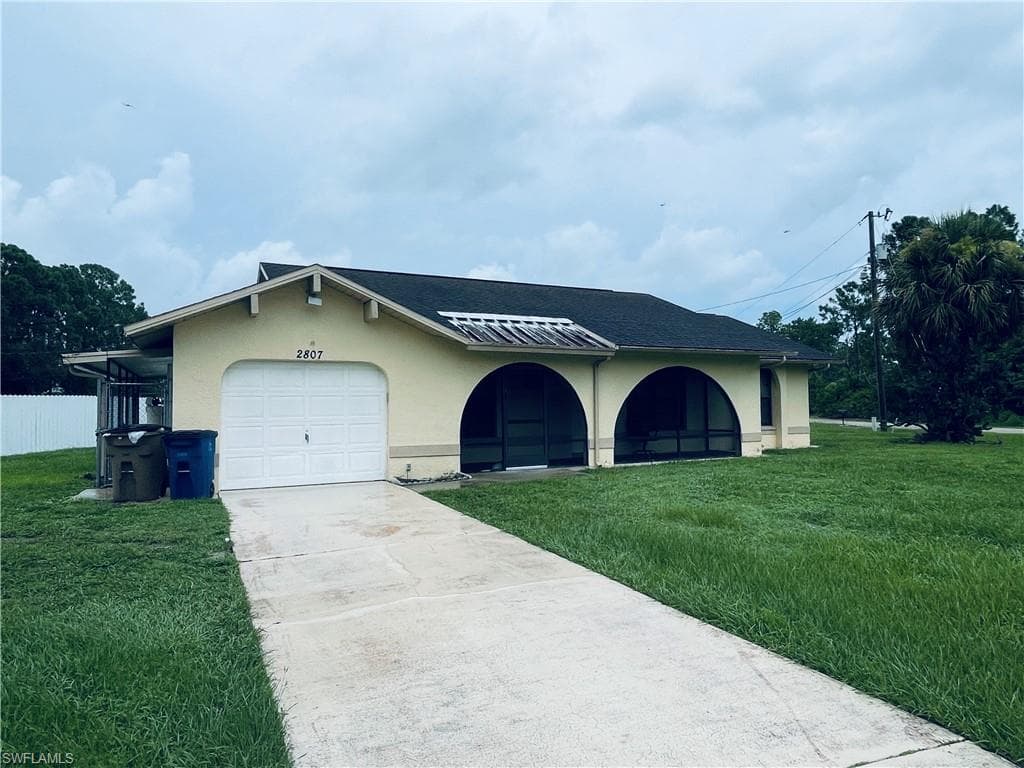 2807 E 8th ST LEHIGH ACRES, FL 33972