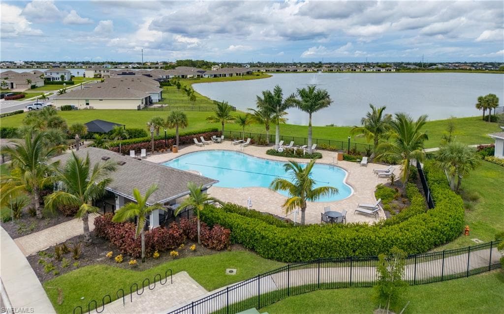 374 Spring Hill Lake LOOP CAPE CORAL, FL 33993