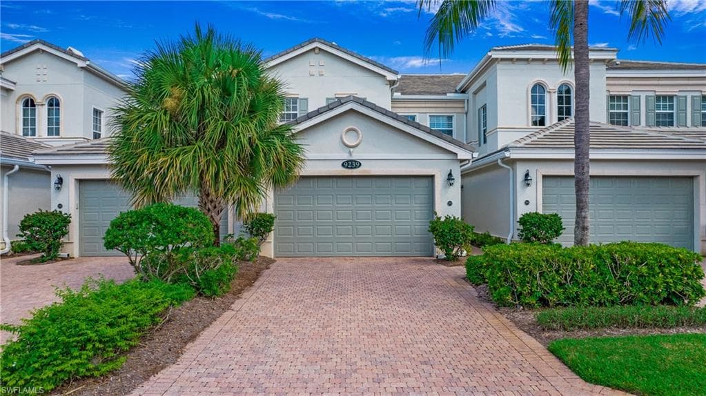 9239 Tesoro LN 3-203