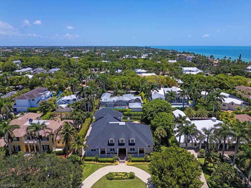 194 4th AVE N NAPLES, FL 34102