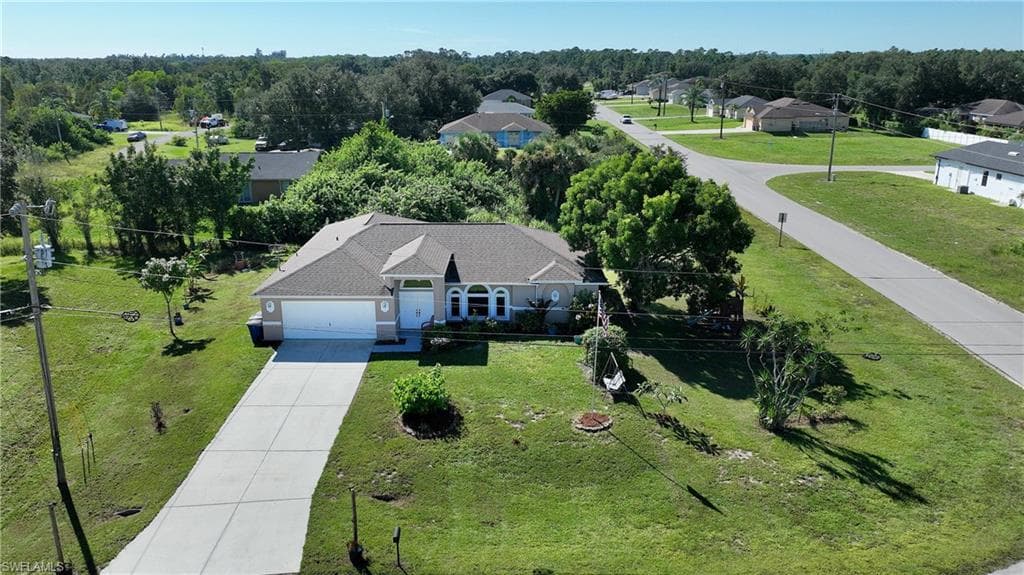 575 Bourse CIR LEHIGH ACRES, FL 33974