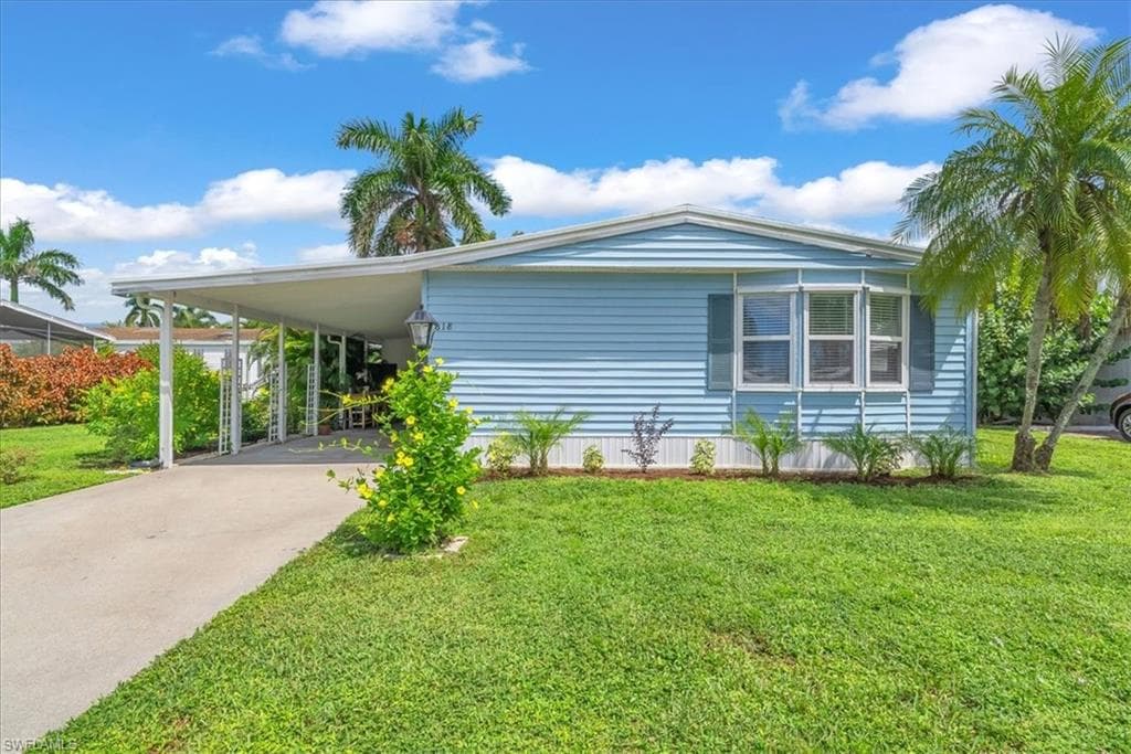 618 Charlemagne BLVD NAPLES, FL 34112